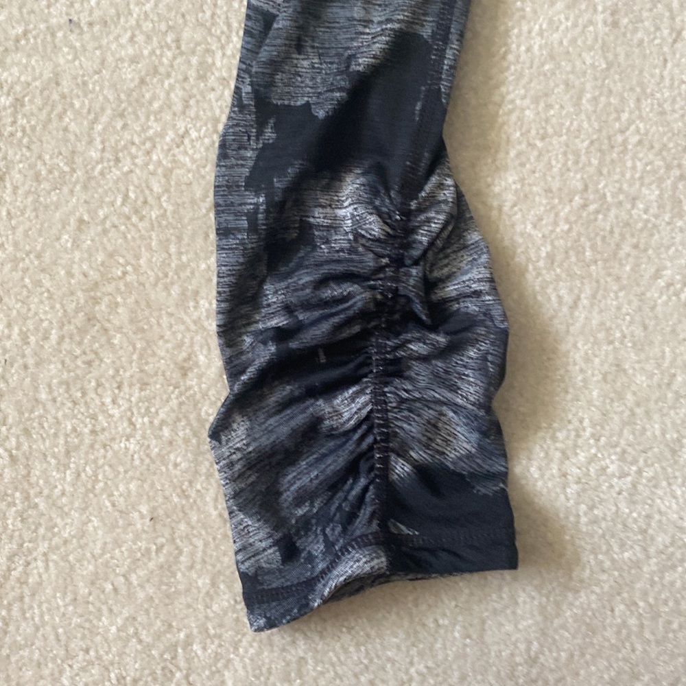 GAIAM Reversible Capris - Picture 3 of 8